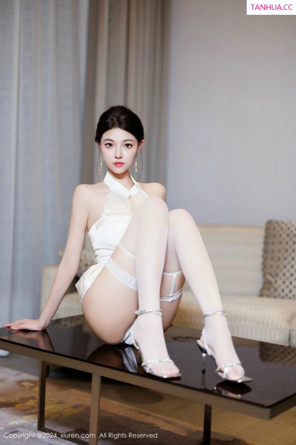   [XiuRen]高清写真图 2024.12.04 No.9548 初梦瑶 丝袜美腿第26张图片
